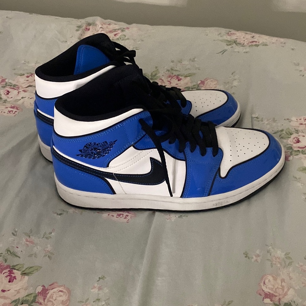 blue jordan 1